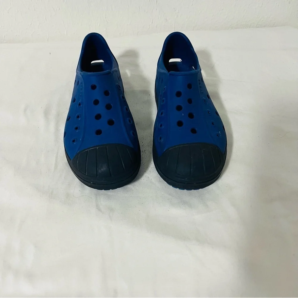 Crocs Kids' Bump-It Shoe Size J2 Blue/Navy Everyday Casual Beach Vacation Water